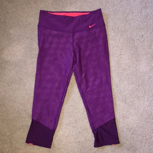 Women’s Nike Cropped Workout Leggings Size: sm - Picture 1 of 5